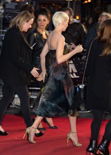 Michelle Williams feet photo thumbnail