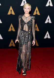 Michelle Williams feet photo thumbnail