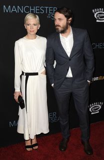 Michelle Williams feet photo thumbnail