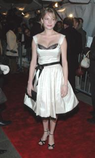 Michelle Williams feet photo thumbnail