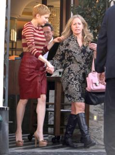 Michelle Williams feet photo thumbnail