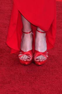 Michelle Williams feet photo thumbnail