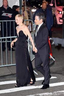 Michelle Williams feet photo thumbnail