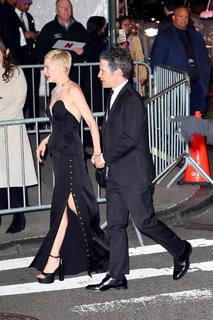 Michelle Williams feet photo thumbnail