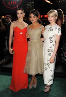 Michelle Williams feet photo thumbnail