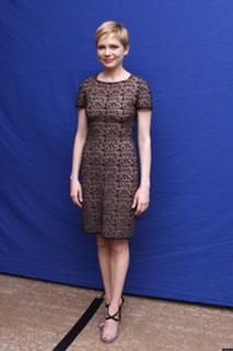 Michelle Williams feet photo thumbnail