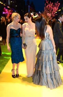 Michelle Williams feet photo thumbnail