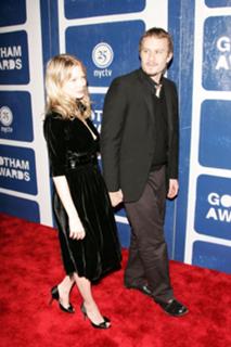 Michelle Williams feet photo thumbnail