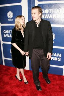 Michelle Williams feet photo thumbnail
