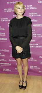 Michelle Williams feet photo thumbnail