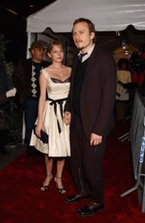 Michelle Williams feet photo thumbnail