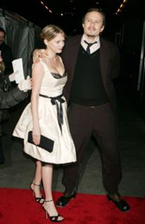 Michelle Williams feet photo thumbnail