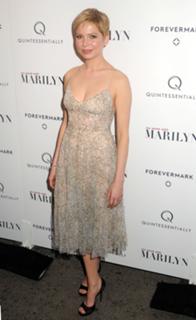 Michelle Williams feet photo thumbnail