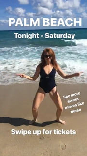 Michelle Wolf feet photo 6