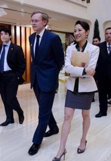 Michelle Yeoh feet photo thumbnail