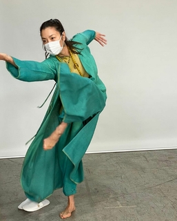 Michelle Yeoh feet photo thumbnail