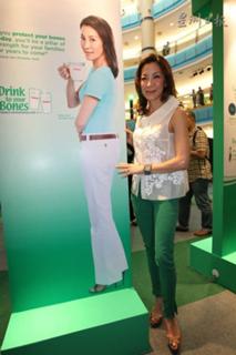 Michelle Yeoh feet photo thumbnail