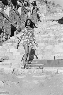 Michèle Mercier feet photo 3