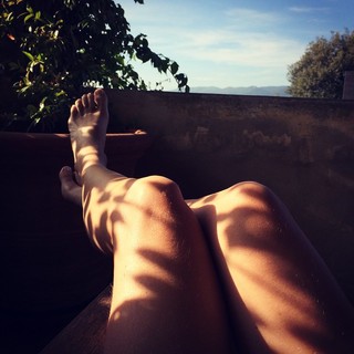 Mickey Sumner feet photo 9