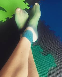 Mickey Sumner feet photo 4