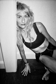 Mickey Sumner feet photo 5