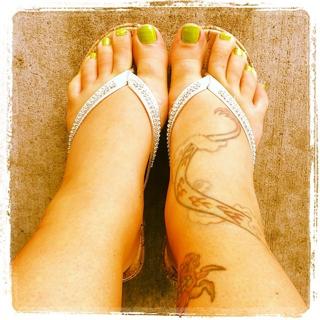 Mickie James feet photo thumbnail