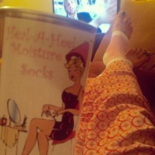 Mickie James feet photo thumbnail