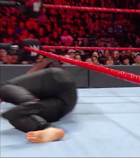Mickie James feet photo thumbnail