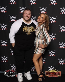 Mickie James feet photo thumbnail
