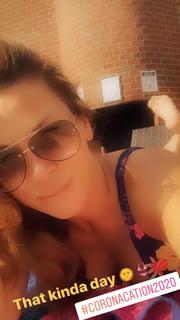 Mickie James feet photo thumbnail