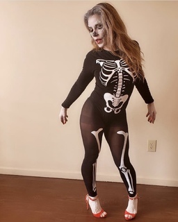 Mickie James feet photo thumbnail
