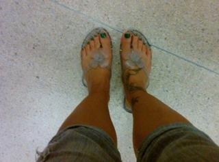 Mickie James feet photo thumbnail