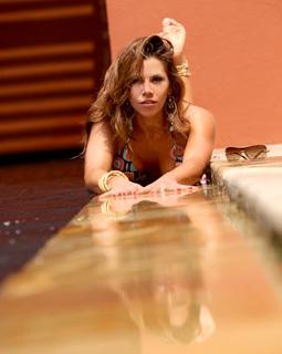 Mickie James feet photo thumbnail