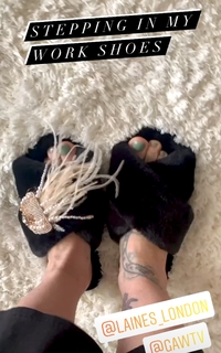 Mickie James feet photo thumbnail