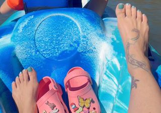 Mickie James feet photo thumbnail