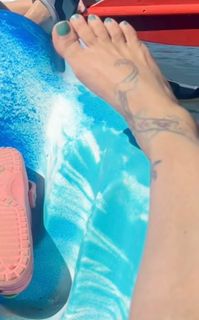 Mickie James feet photo thumbnail