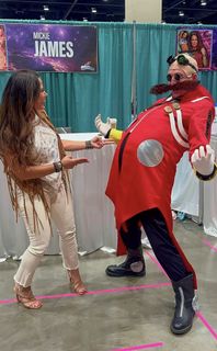 Mickie James feet photo thumbnail