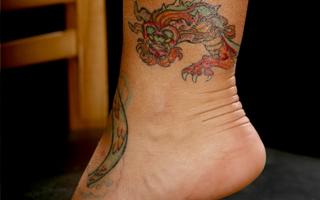 Mickie James feet photo thumbnail