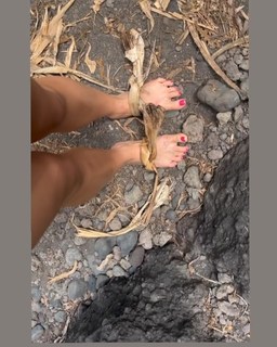 Midori Francis feet photo 5