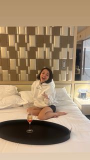 Midori Francis feet photo 1