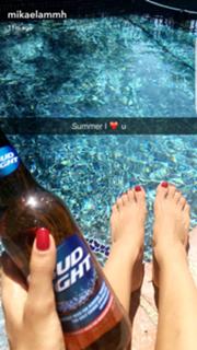 Mikaela Hoover feet photo thumbnail
