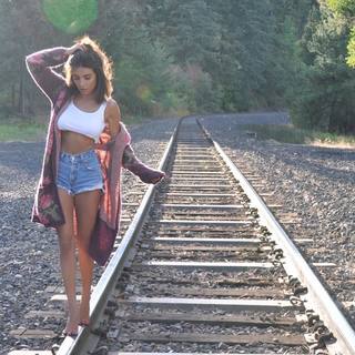 Mikaela Hoover feet photo thumbnail