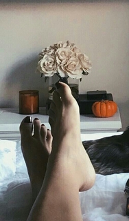 Mikaela Hoover feet photo thumbnail