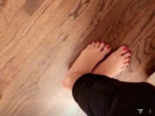 Mikaela Hoover feet photo thumbnail