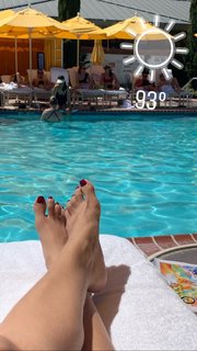 Mikaela Hoover feet photo thumbnail