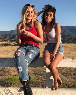 Mikaela Hoover feet photo thumbnail