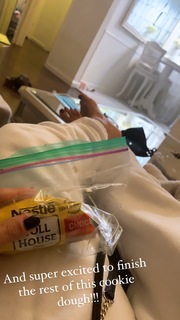 Mikaela Hoover feet photo thumbnail