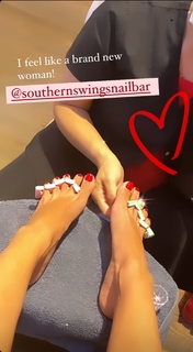 Mikaela Hoover feet photo thumbnail