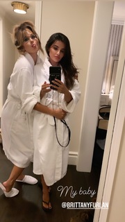 Mikaela Hoover feet photo thumbnail