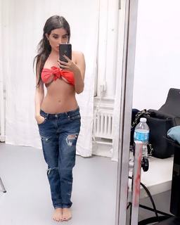 Mikaela Hoover feet photo thumbnail